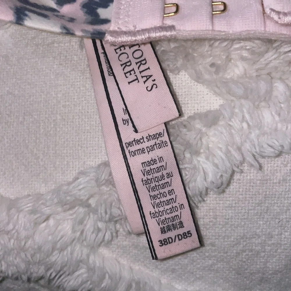 Like New! 38D VS Incredible Push Up - Picture 3 of 6